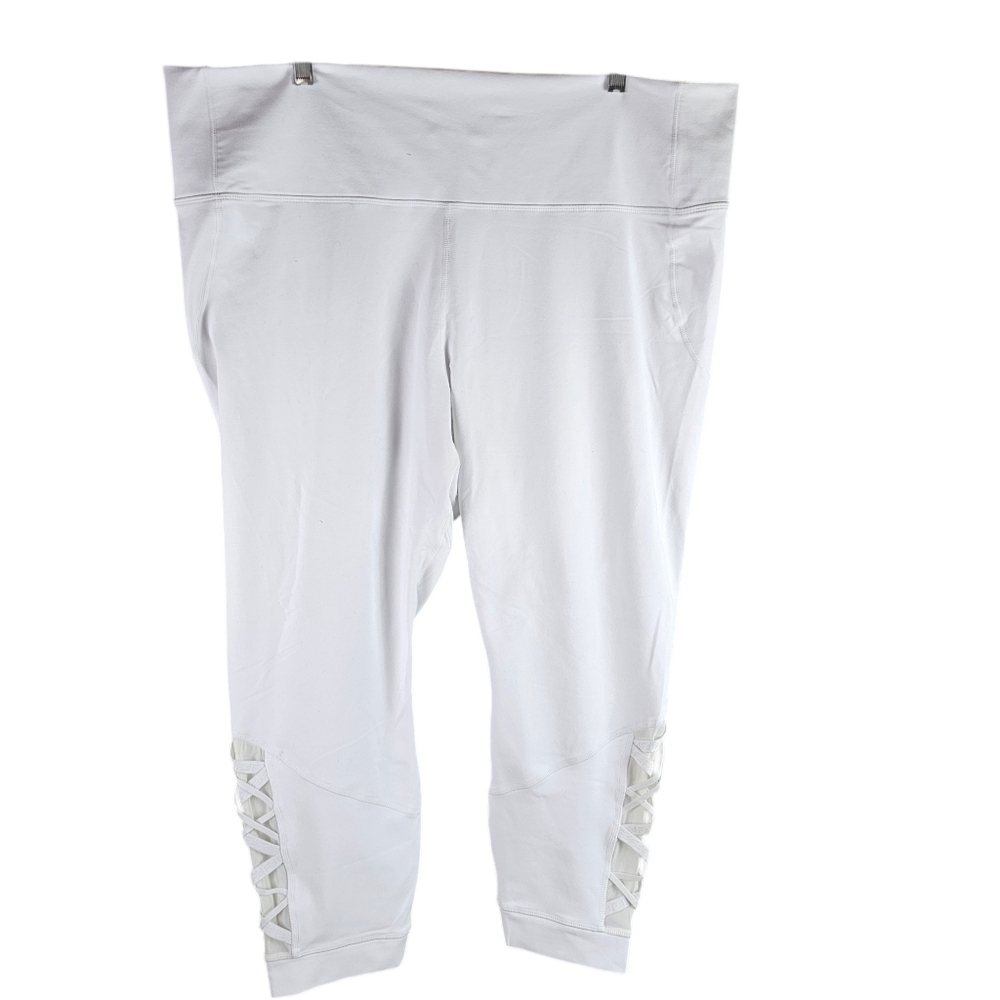 Fabletics Powerhold High Waisted Lattice Cropped Leggings in 3X - Picture 2 of 7